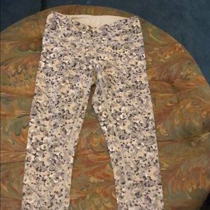 Sz 4 lululemon wunder under capris